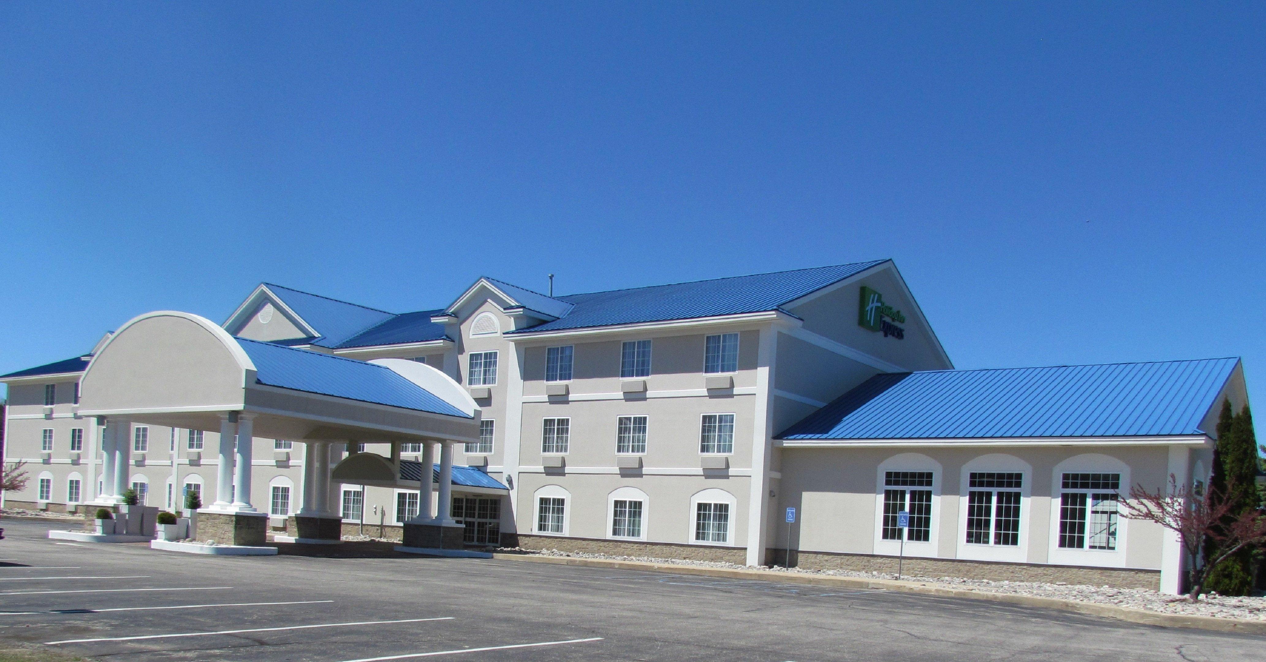 Holiday Inn Express Hotel & Suites Cadillac By Ihg Exterior foto