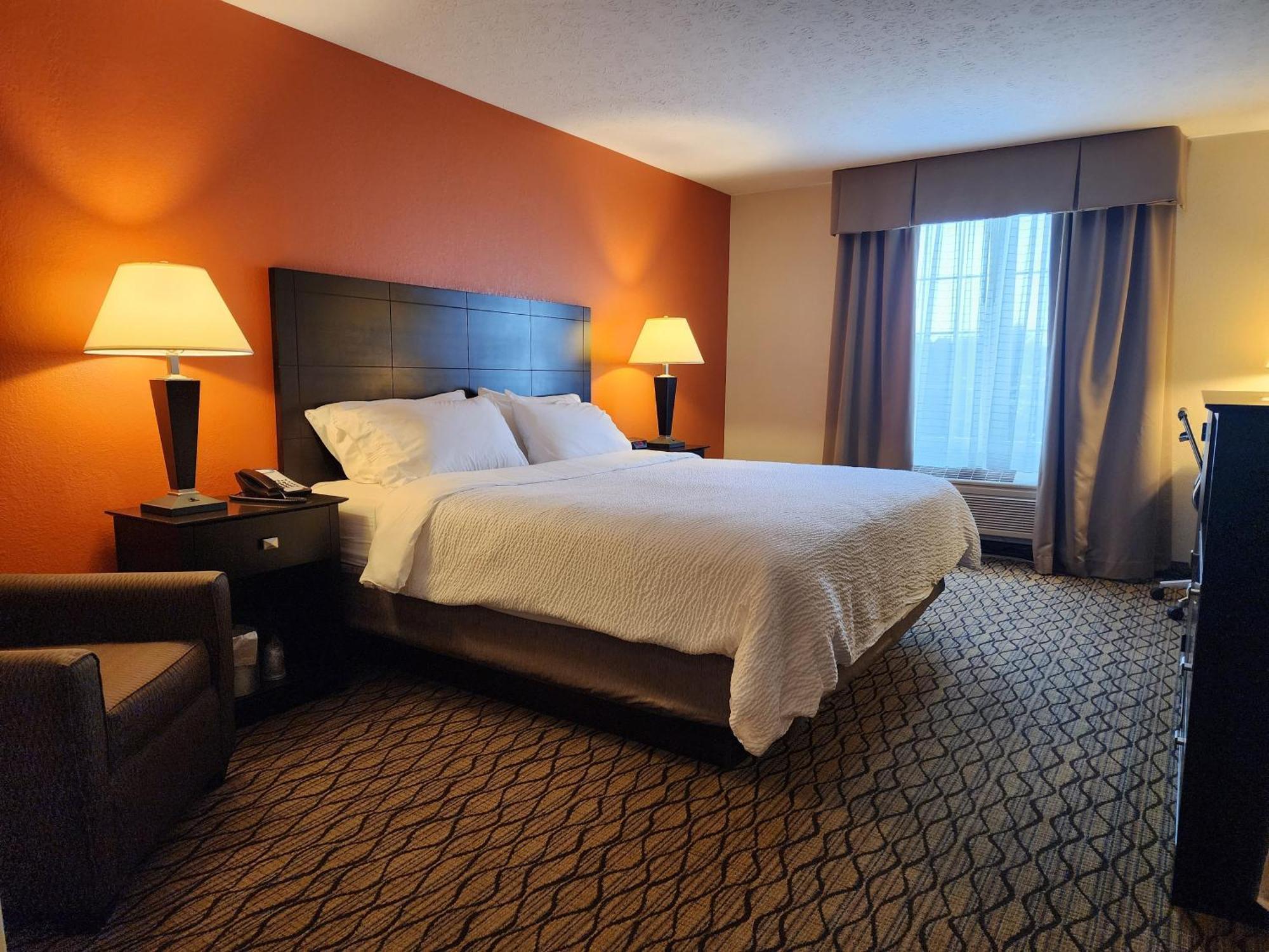 Holiday Inn Express Hotel & Suites Cadillac By Ihg Exterior foto
